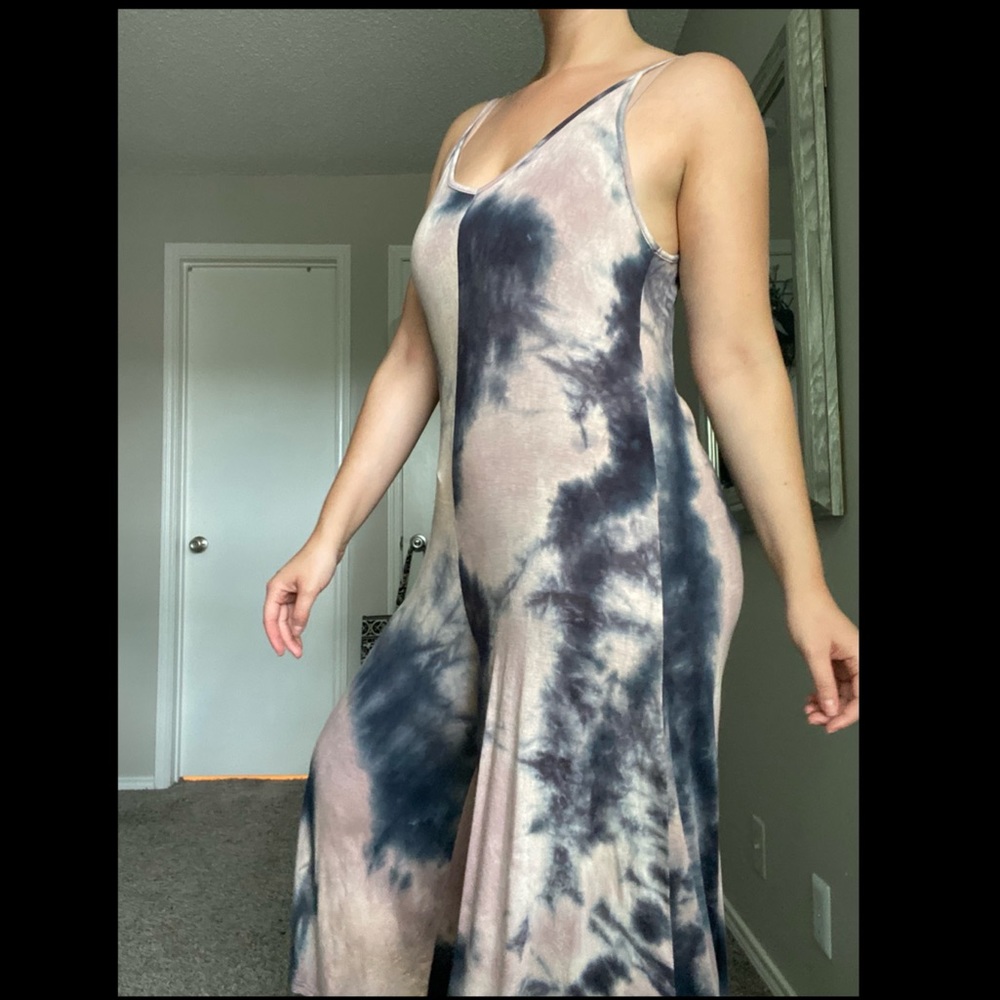 Tie-dye Jumpsuit. Loose-fit and super stretchy. Perfect for casual occasions. - Picture 6 of 15
